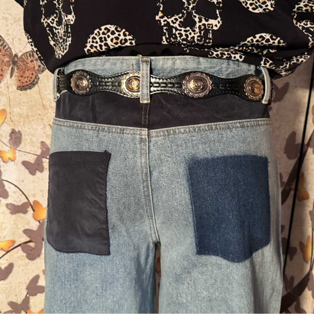 ๐๐POL Distressed Patchwork Cropped Jeans ๐๐ - Picture 3 of 8